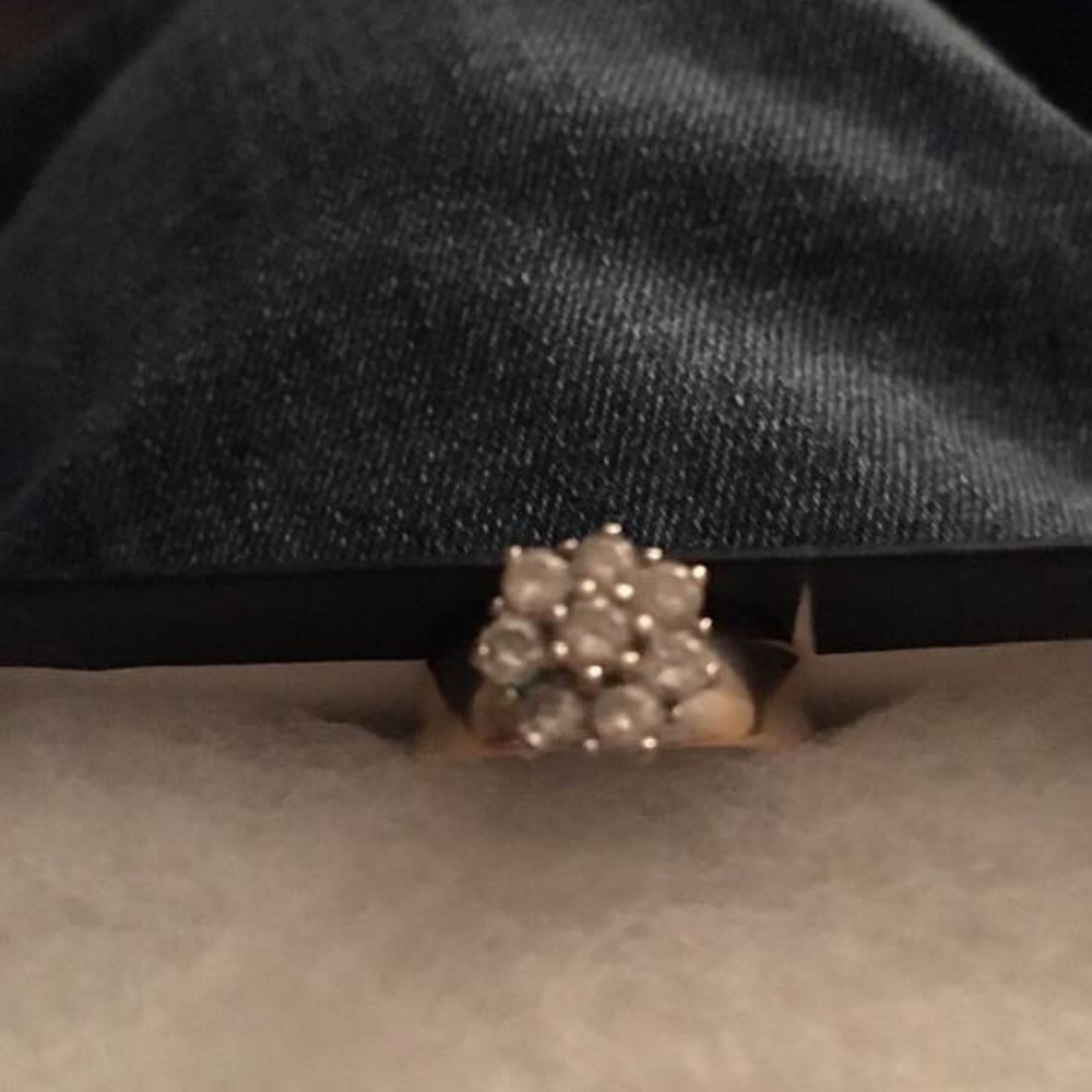 Ladies nice cluster ring